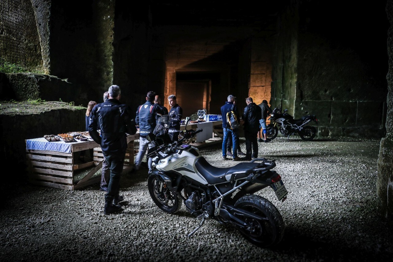 Triumph Adventure Experience: quando la moto va a braccetto con l'architettura